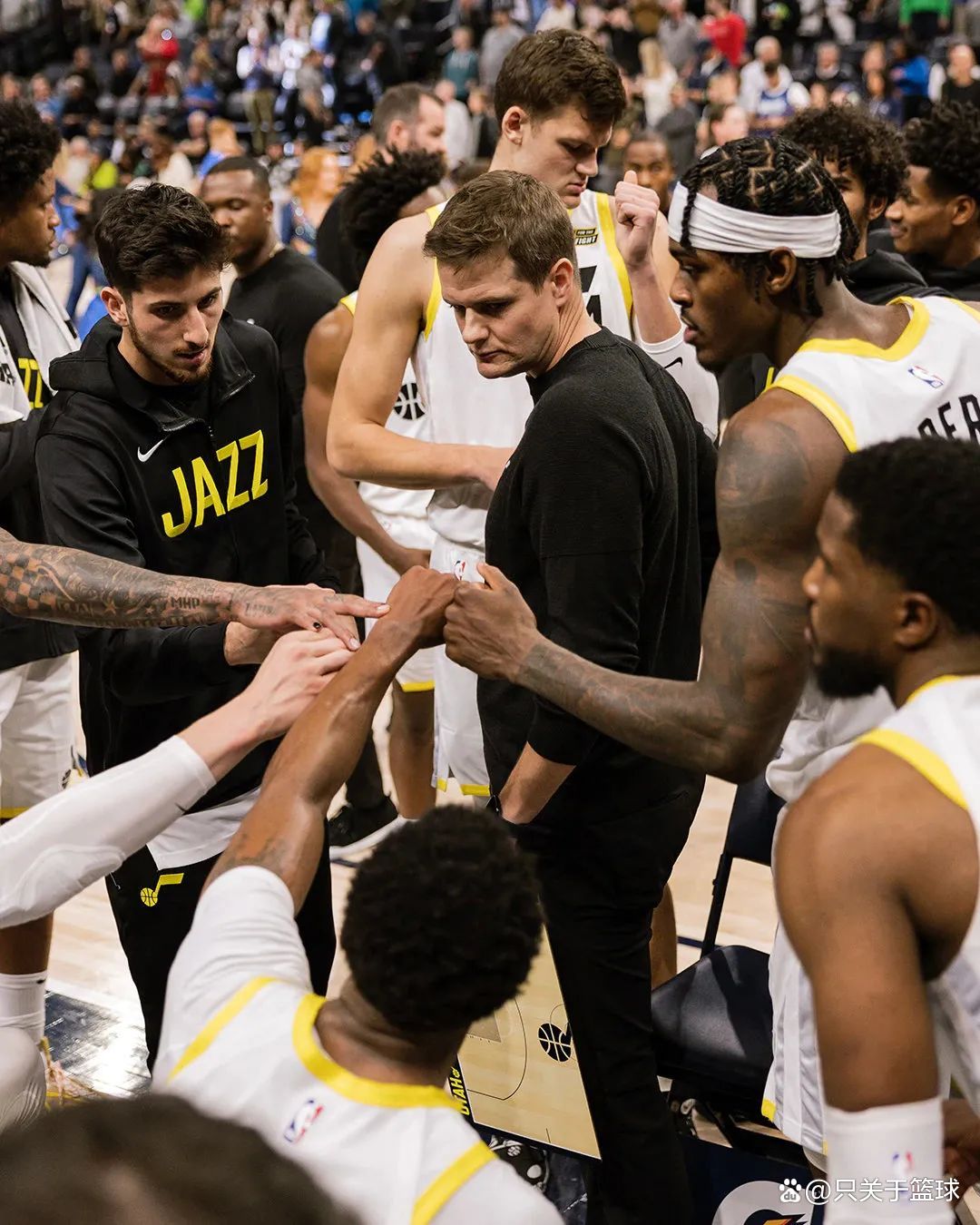 九游体育官网 -包含犹他爵士内部会议纪要流出：窗口期绝杀压哨，德甲使命明确，高层口径保持一致的词条