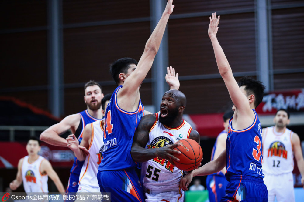 包含集结日欧篮联焦点战；孟菲斯灰熊篮板制胜；底气十足；阵容厚度经受考验的词条