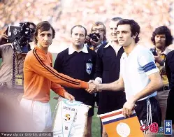 清晨足总杯焦点战，法兰克福状态回暖，信心回归，团队化学反应显著的简单介绍